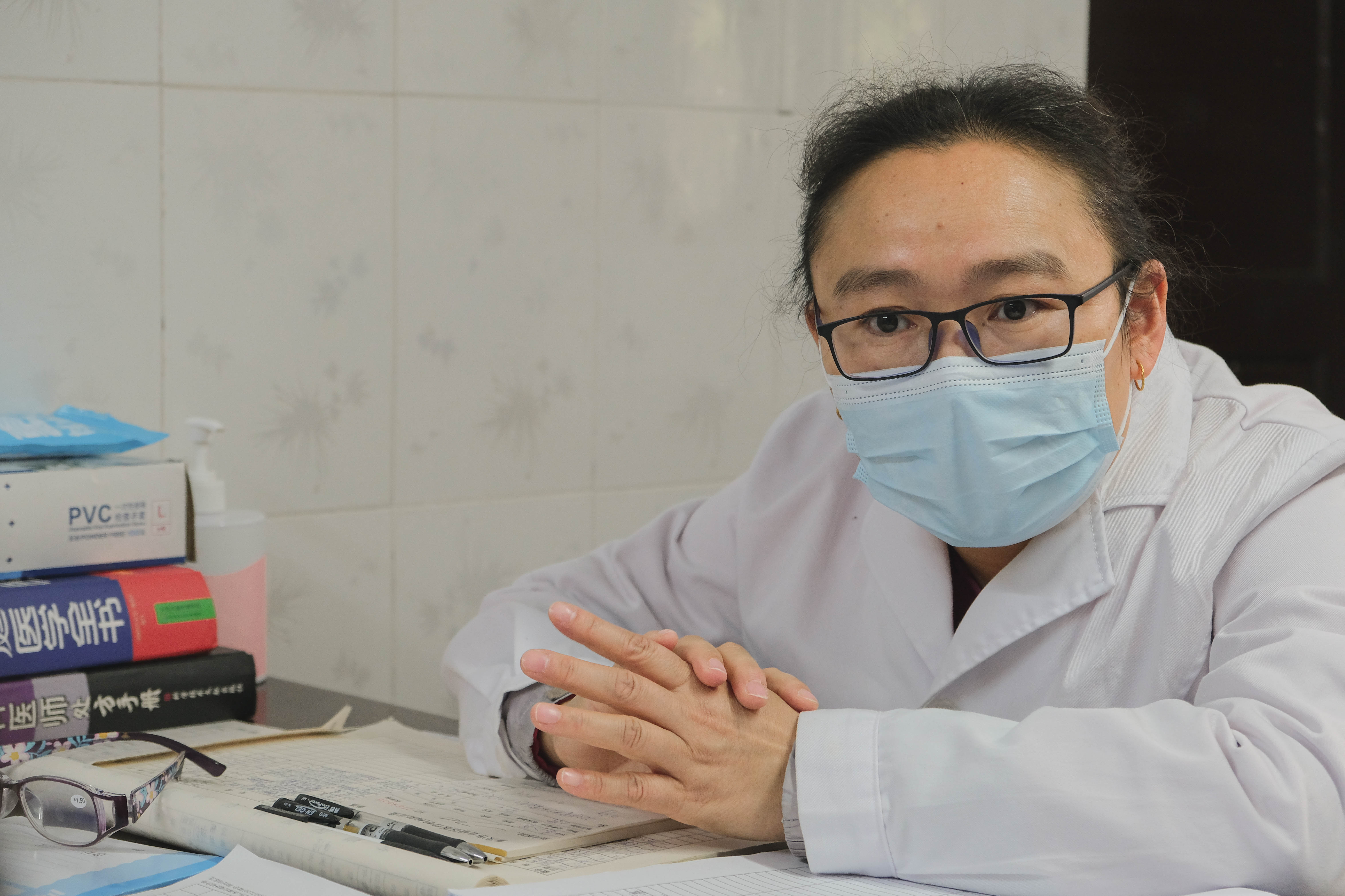 防疫人物:走进校医林红医生-欢迎访问重庆师范大学初等教育学院!